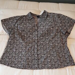 East 5th Black and White Floral Blouse